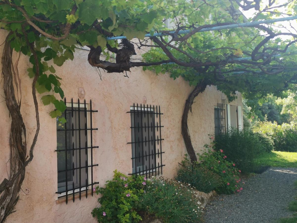 Bed and Breakfast Le Nid Des Arts Tourrettes Exterior foto