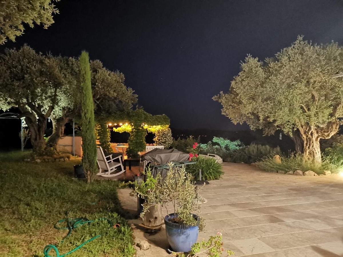 Bed and Breakfast Le Nid Des Arts Tourrettes Exterior foto